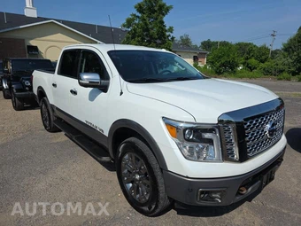 2018 Nissan TITAN Platinum Reserve Crew Cab Short Bed - miniatura 3