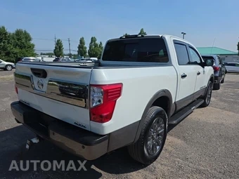 2018 Nissan TITAN Platinum Reserve Crew Cab Short Bed - miniatura 4