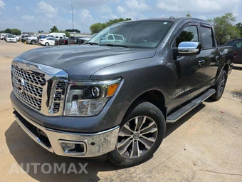 2018 Nissan TITAN SL Crew Cab Short Bed