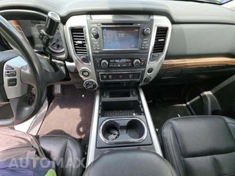 2018 Nissan TITAN SL Crew Cab Short Bed - miniatura 10