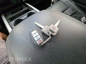 2018 Nissan TITAN SL Crew Cab Short Bed - miniatura 8