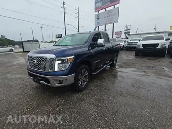 2018 Nissan TITAN SL Crew Cab Short Bed