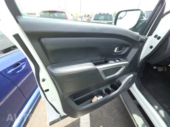 2018 Nissan TITAN SL Crew Cab Short Bed - miniatura 9