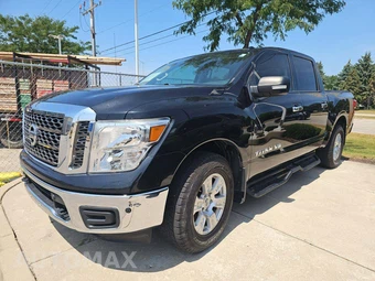 2018 Nissan TITAN SV Crew Cab Short Bed