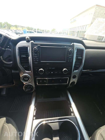 2018 Nissan TITAN SV Crew Cab Short Bed - miniatura 10
