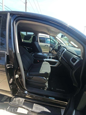 2018 Nissan TITAN SV Crew Cab Short Bed - miniatura 18