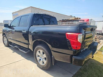 2018 Nissan TITAN SV Crew Cab Short Bed - miniatura 2