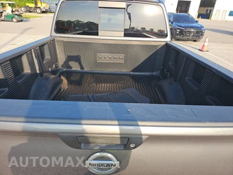2018 Nissan TITAN SV Crew Cab Short Bed - miniatura 16