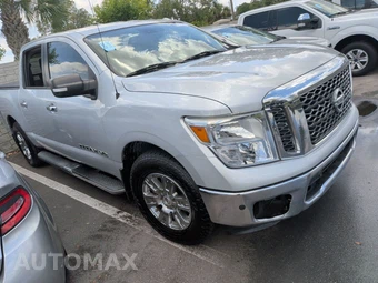 2018 Nissan TITAN SV Crew Cab Short Bed - samochód z USA z aukcji Manheim, oferta Kup Teraz w AUTOMAX