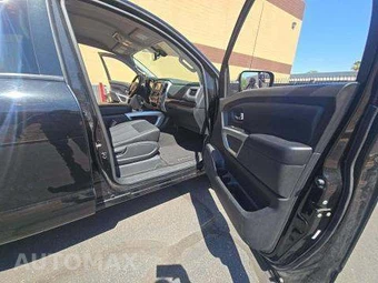 2018 Nissan TITAN SV Crew Cab Short Bed - miniatura 18