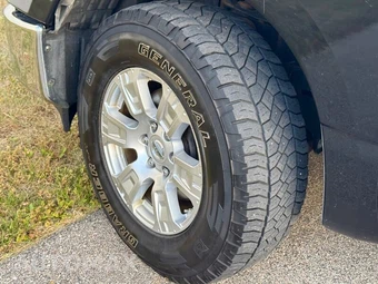 2018 Nissan TITAN SV Crew Cab Short Bed - miniatura 30