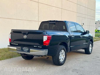 2018 Nissan TITAN SV Crew Cab Short Bed - miniatura 9
