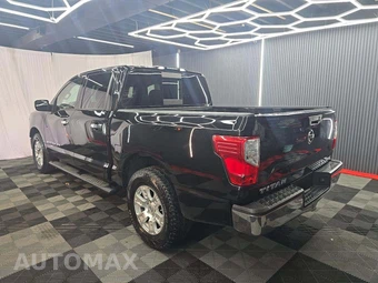 2018 Nissan TITAN SV Crew Cab Short Bed - miniatura 2