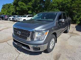 2018 Nissan TITAN SV Crew Cab Short Bed