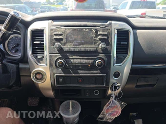 2018 Nissan TITAN SV Crew Cab Short Bed - miniatura 10