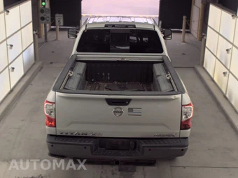 2018 Nissan TITAN XD PRO-4X Crew Cab Medium Bed - miniatura 5