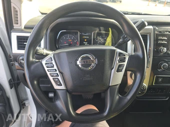 2018 Nissan TITAN XD SV Crew Cab Medium Bed - miniatura 10