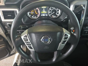 2018 Nissan TITAN XD SV Crew Cab Medium Bed - miniatura 10