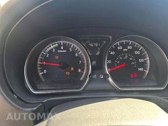 2018 Nissan Versa Sedan SV – miniatura 9