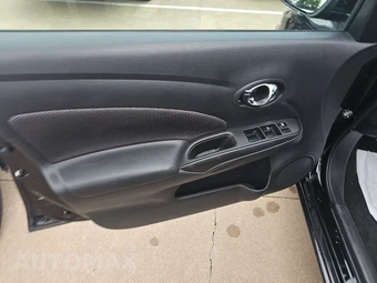 2018 Nissan Versa Sedan SV – miniatura 9