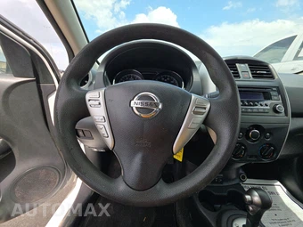 2018 Nissan Versa Sedan SV – miniatura 10