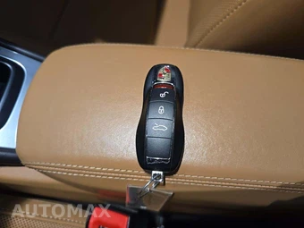 2018 Porsche 911 Carrera 4S Cabriolet – miniatura 8