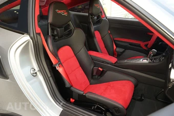 2018 Porsche 911 GT2 RS - miniatura 19