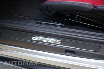 2018 Porsche 911 GT2 RS - miniatura 39