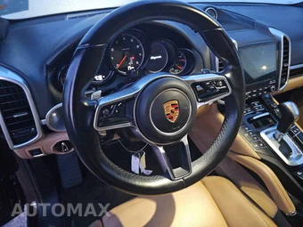 2018 Porsche Cayenne Platinum Edition – miniatura 10