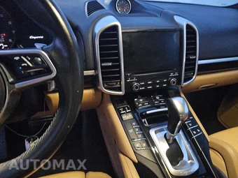 2018 Porsche Cayenne Platinum Edition – miniatura 11