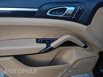 2018 Porsche Cayenne Platinum Edition – miniatura 9