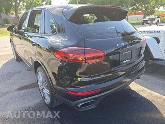 2018 Porsche Cayenne Platinum Edition – miniatura 2