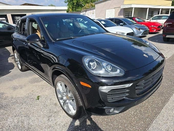 2018 Porsche Cayenne Platinum Edition – miniatura 4