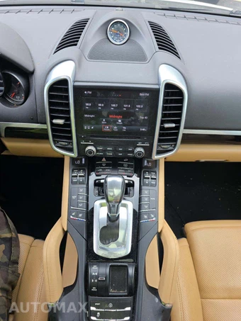 2018 Porsche Cayenne Platinum Edition – miniatura 10