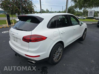 2018 Porsche Cayenne Platinum Edition – miniatura 3