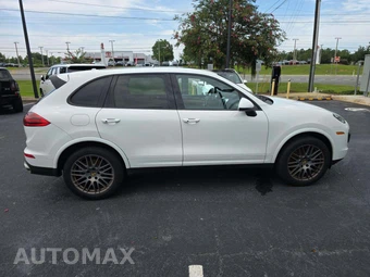 2018 Porsche Cayenne Platinum Edition – miniatura 4