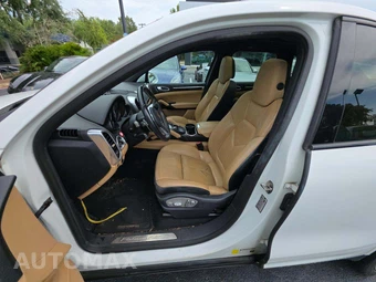 2018 Porsche Cayenne Platinum Edition – miniatura 6