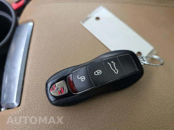 2018 Porsche Cayenne Platinum Edition – miniatura 8