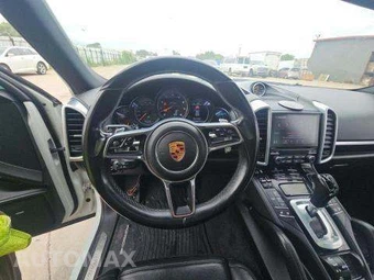2018 Porsche Cayenne Platinum Edition – miniatura 11