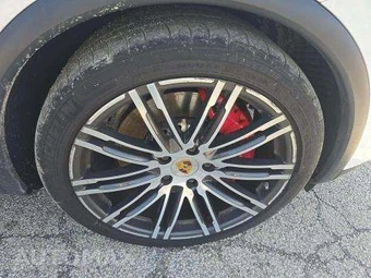 2018 Porsche Cayenne Turbo – miniatura 30