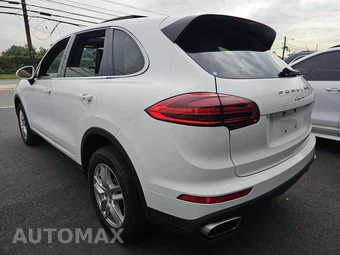 2018 Porsche Cayenne - miniatura 2