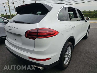 2018 Porsche Cayenne - miniatura 3