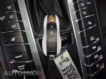 2018 Porsche Macan GTS - miniatura 8