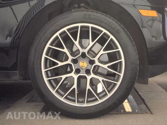 2018 Porsche Macan Sport Edition – miniatura 10