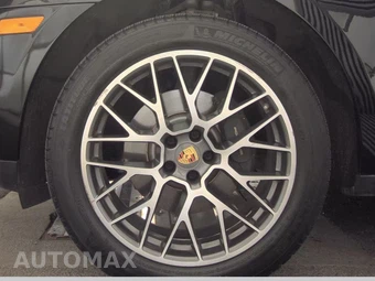 2018 Porsche Macan Sport Edition – miniatura 9