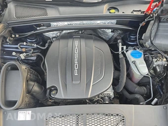 2018 Porsche Macan Sport Edition – miniatura 15