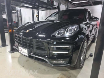 2018 Porsche Macan Turbo