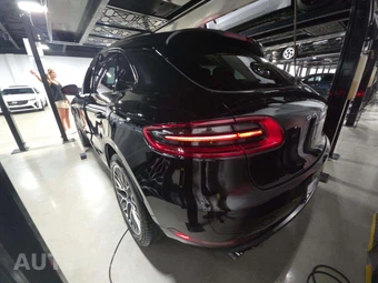 2018 Porsche Macan Turbo - miniatura 2