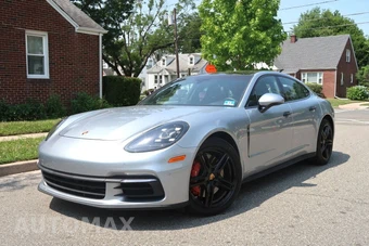 2018 Porsche Panamera 4