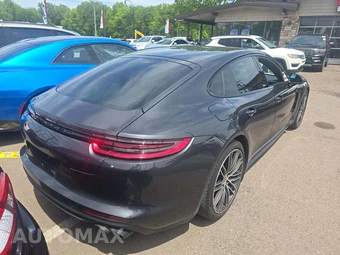 2018 Porsche Panamera 4 – miniatura 3